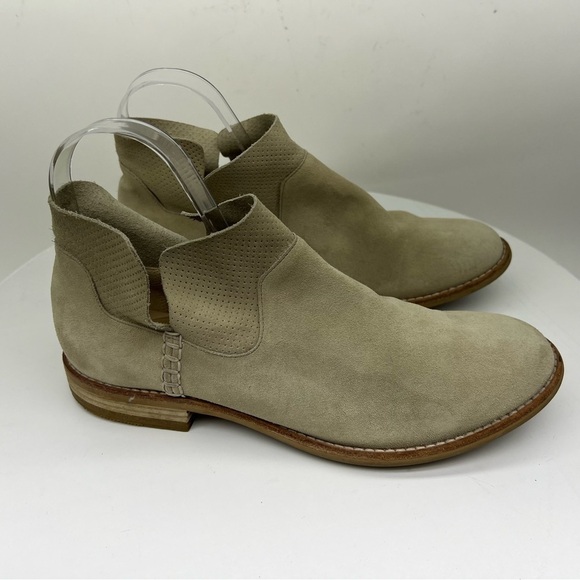 Clarks Artisan Booties Ankle Boot Edenvale Bella Cream Tan Neutral Suede Boho 10 - Picture 7 of 15